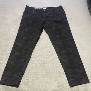 DC jeans legging jean jean legging black camo size 22 very good condition